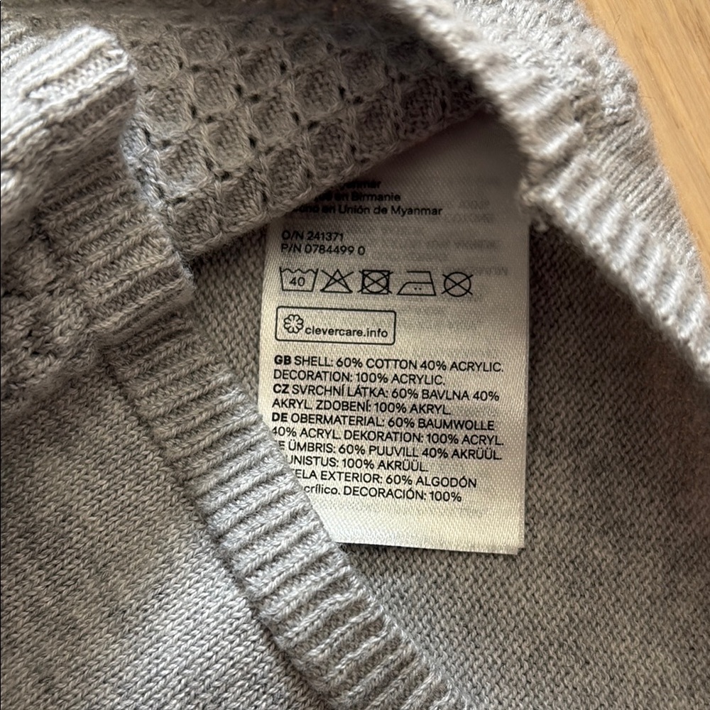 2/$15 H&M Baby Girl Grey and Pink Hearts Knit Sweater - Picture 6 of 7
